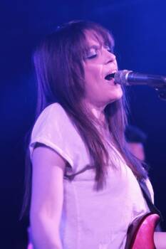 Lisa Aird : Pro Singer/Guitarist